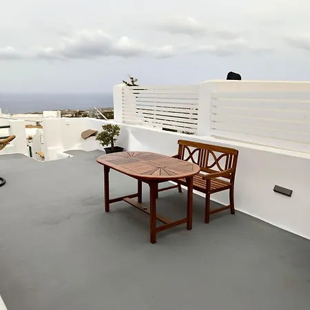 The Lithos By A Terre Cave סנטוריני