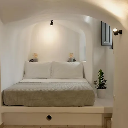 The Lithos By A Terre Cave סנטוריני