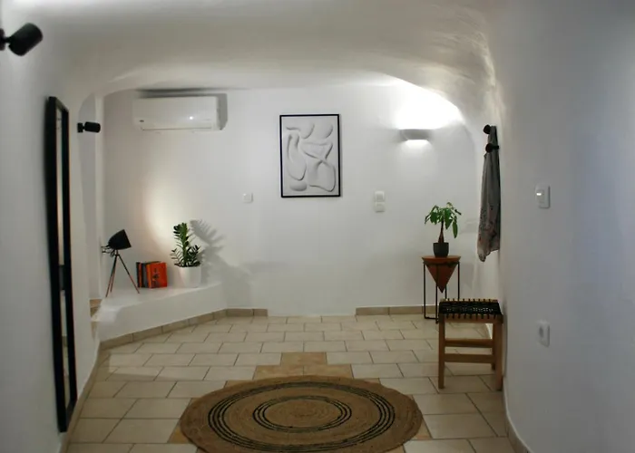 The Lithos By A Terre Cave Тира