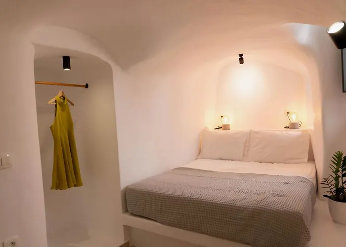 The Lithos By A Terre Cave Тира